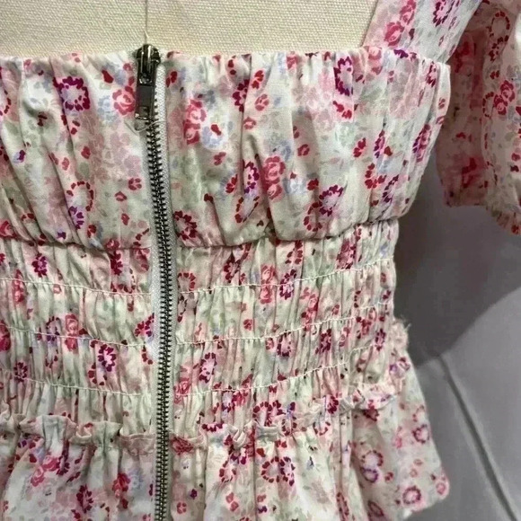 (NWT) WAYF - Floral Print Smocked Waist Top & Puff Sleeves - Picture 4 of 7